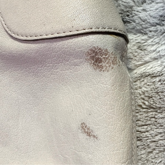 Michael Kors White Purse - Picture 9 of 15